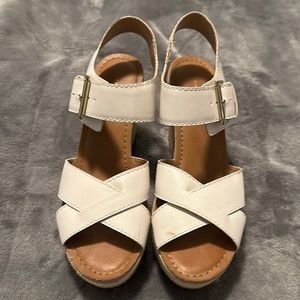 Tommy Hilfiger white and tan open toe wedges